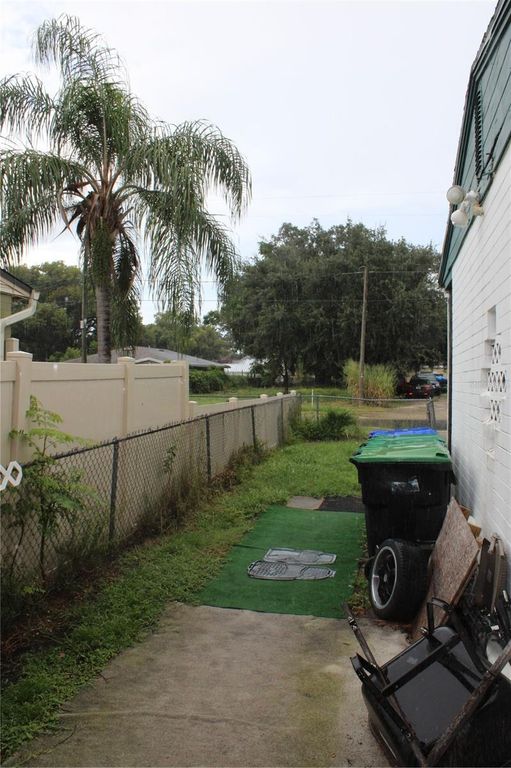Image 16 of property listing at 1638 GRAND STREET, Orlando, FL 32805
