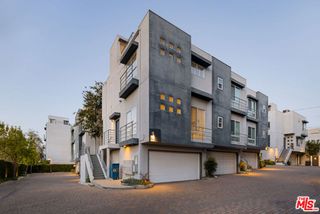 1098 Everett Place, Los Angeles, CA 90026