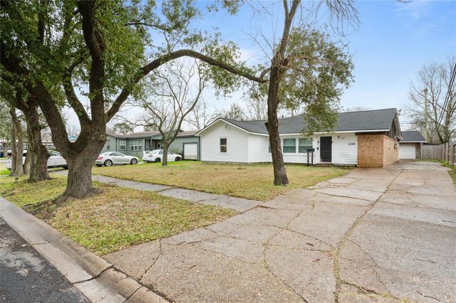 1219 Park Lane, Texas City, TX 77590
