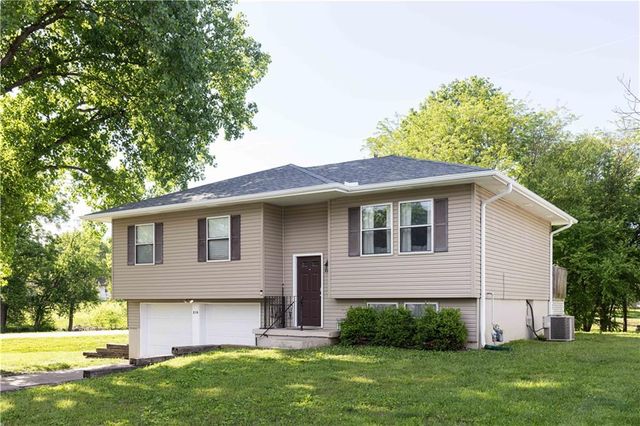 210 E Swisher Drive, Clinton, MO 64735