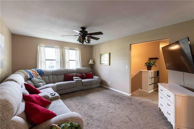 210 E Swisher Drive, Clinton, MO 64735