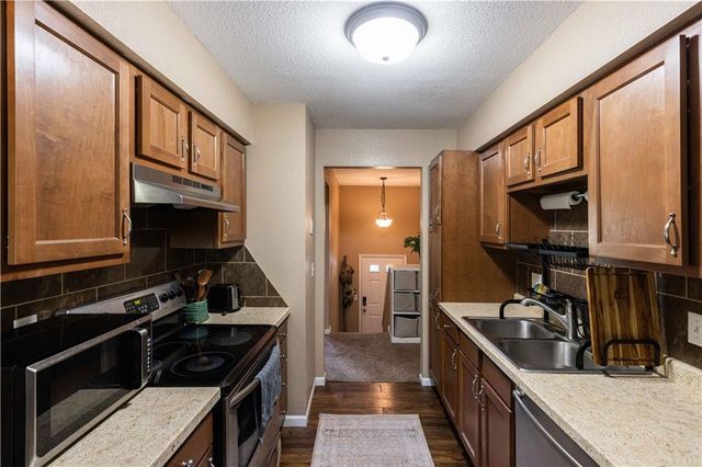 210 E Swisher Drive, Clinton, MO 64735