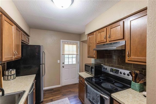210 E Swisher Drive, Clinton, MO 64735
