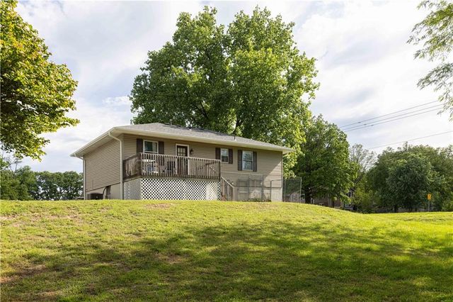 210 E Swisher Drive, Clinton, MO 64735
