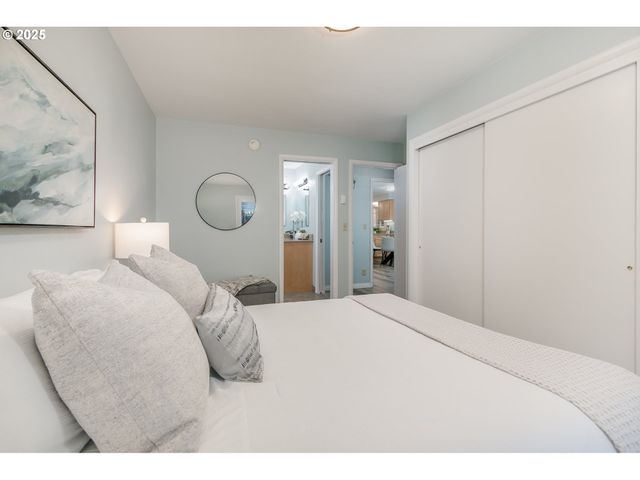 2984 FLORAL HILL Dr, Eugene, OR 97403