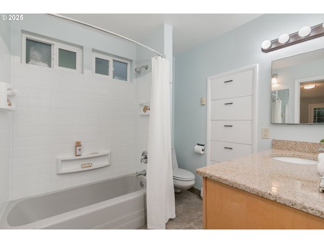 2984 FLORAL HILL Dr, Eugene, OR 97403