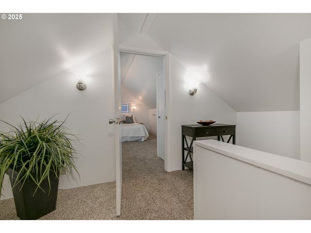 2984 FLORAL HILL Dr, Eugene, OR 97403