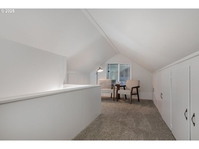 2984 FLORAL HILL Dr, Eugene, OR 97403