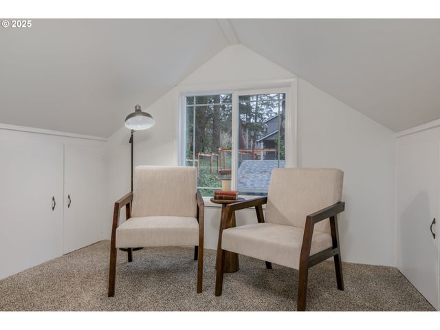 2984 FLORAL HILL Dr, Eugene, OR 97403