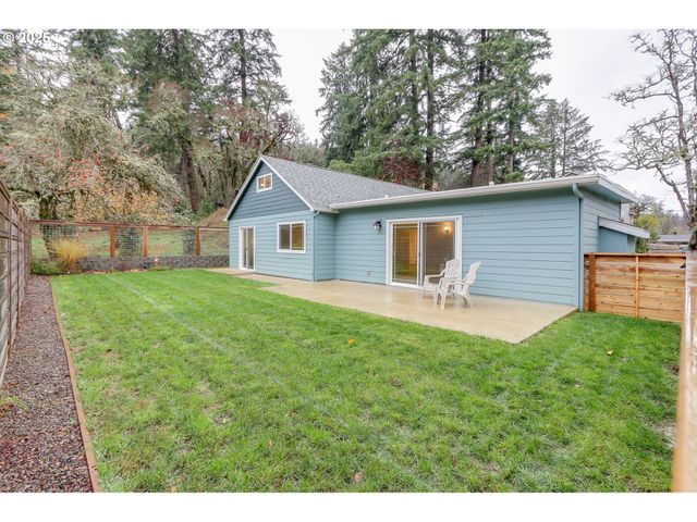 2984 FLORAL HILL Dr, Eugene, OR 97403