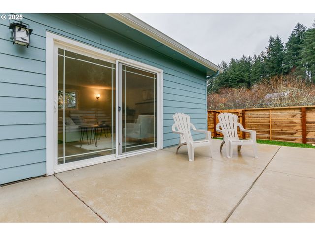 2984 FLORAL HILL Dr, Eugene, OR 97403