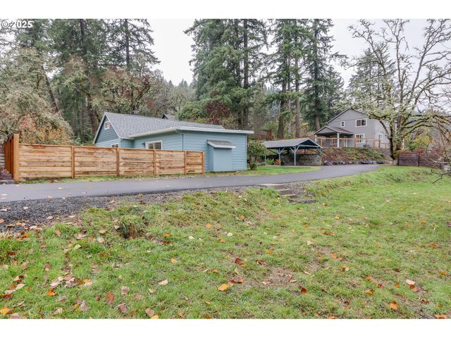 2984 FLORAL HILL Dr, Eugene, OR 97403