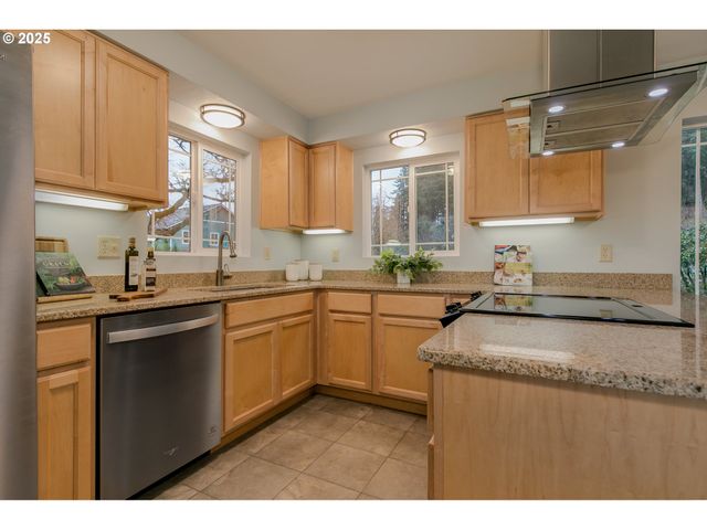 2984 FLORAL HILL Dr, Eugene, OR 97403