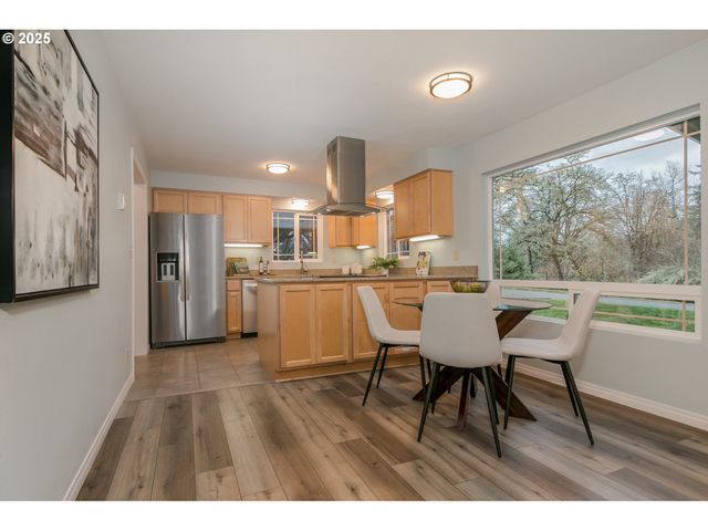 2984 FLORAL HILL Dr, Eugene, OR 97403