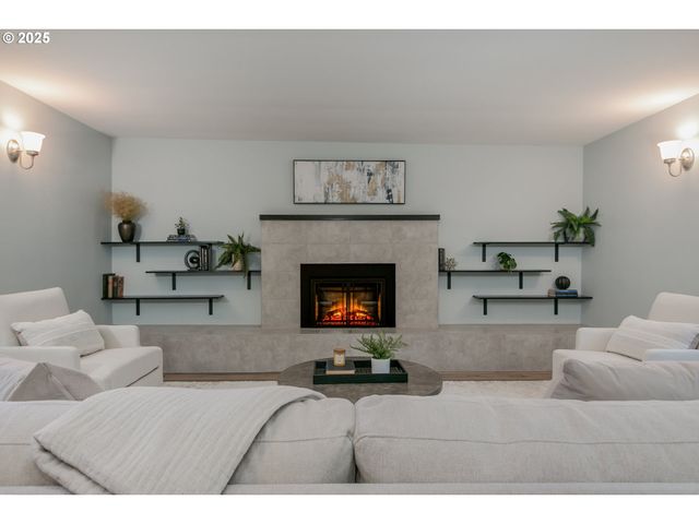 2984 FLORAL HILL Dr, Eugene, OR 97403