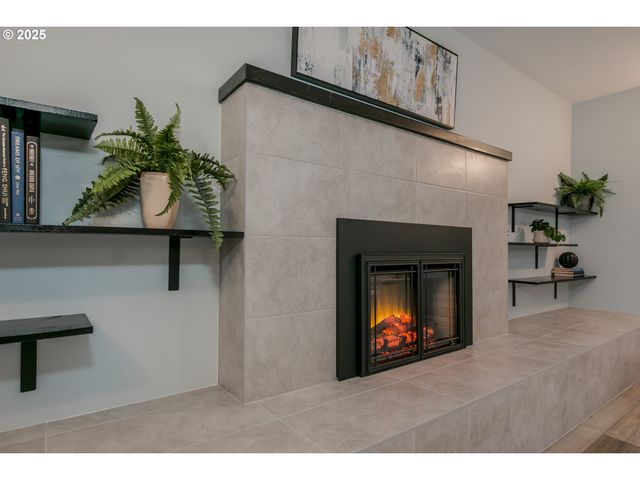 2984 FLORAL HILL Dr, Eugene, OR 97403