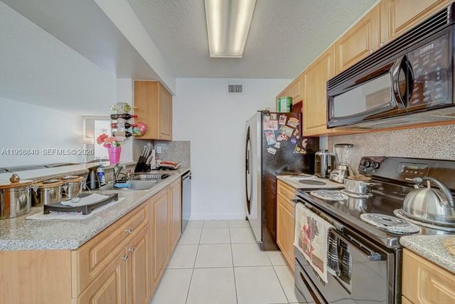 4876 NW 97th Ct 352, Doral, FL 33178