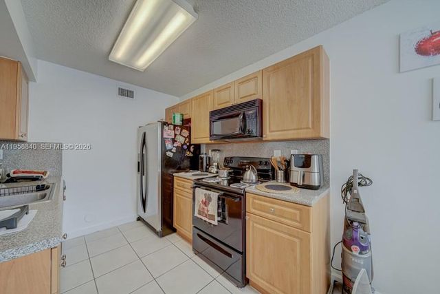 4876 NW 97th Ct 352, Doral, FL 33178