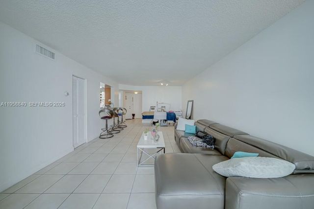 4876 NW 97th Ct 352, Doral, FL 33178