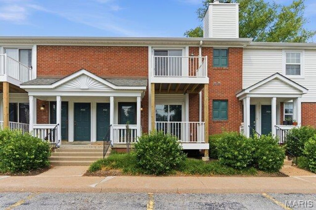 9129 Wrenwood Lane, Brentwood, MO 63144