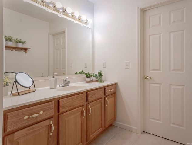 722 Strawberry Hill Road, Evansville, IN 47711