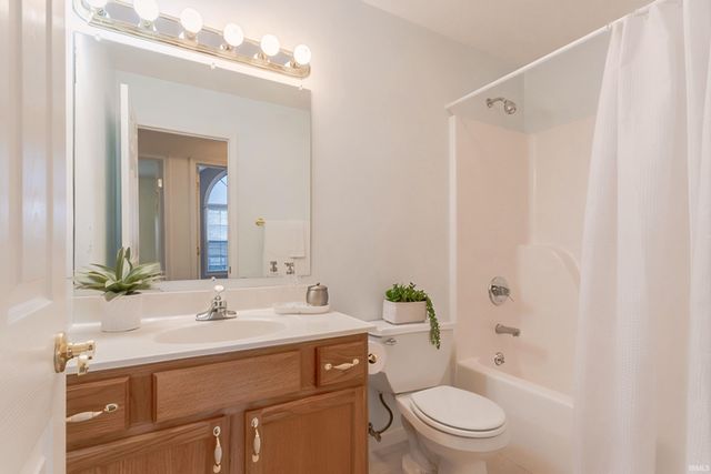 722 Strawberry Hill Road, Evansville, IN 47711