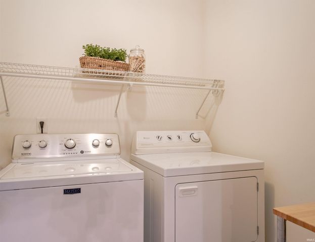 722 Strawberry Hill Road, Evansville, IN 47711