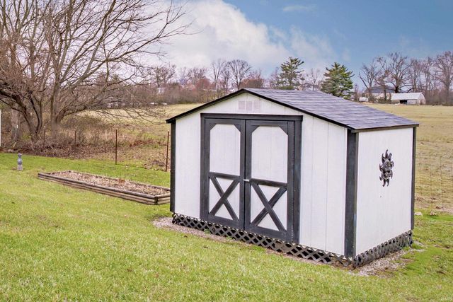 722 Strawberry Hill Road, Evansville, IN 47711