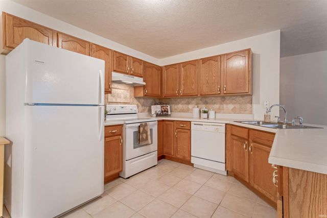 722 Strawberry Hill Road, Evansville, IN 47711