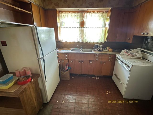 669 Douglas Avenue, Calumet City, IL 60409