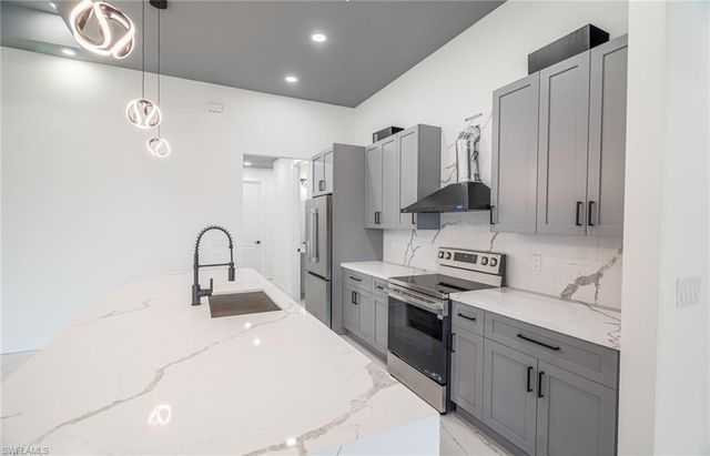 111 NW 6th ST, Cape Coral, FL 33993