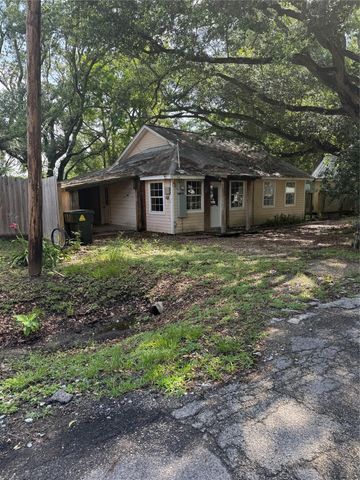 3711 Chanterway Street, Bacliff, TX 77518