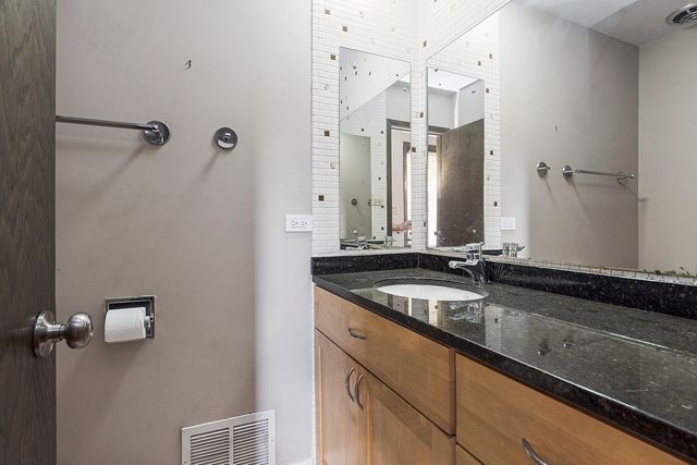 9317 S Kolmar Avenue, Oak Lawn, IL 60453