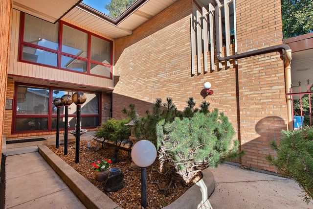 9317 S Kolmar Avenue, Oak Lawn, IL 60453