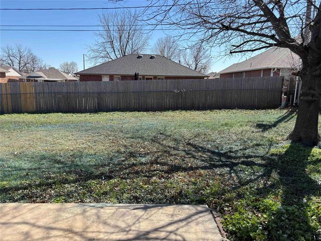 624 NW 21st Street, Moore, OK 73160