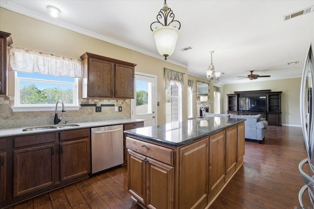 14222 Cedar Pointe Ave, Baton Rouge, LA 70809