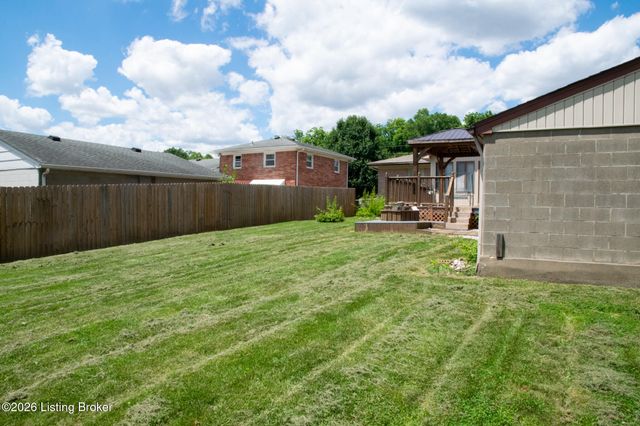 6906 Shareith Dr, Louisville, KY 40228