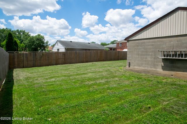 6906 Shareith Dr, Louisville, KY 40228