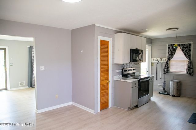 6906 Shareith Dr, Louisville, KY 40228