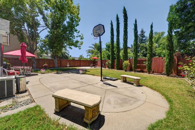 8409 Silver Run Way, Antelope, CA 95843