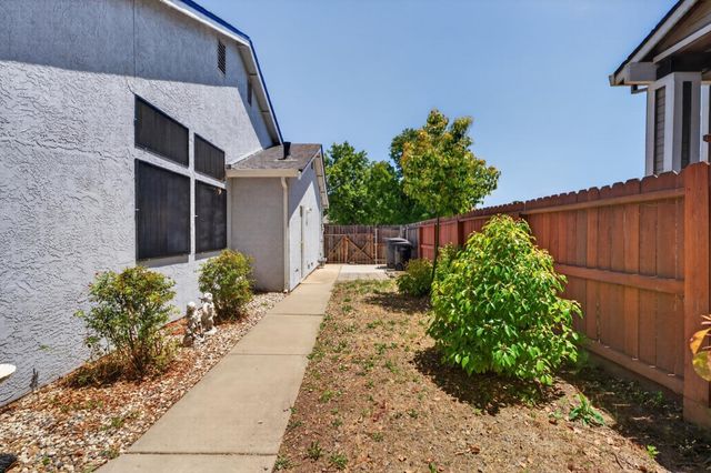 8409 Silver Run Way, Antelope, CA 95843