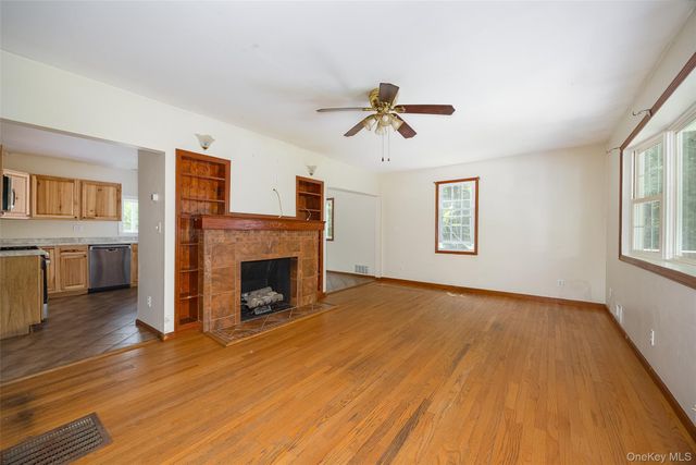 36 Marshall Road, Hyde Park, NY 12538