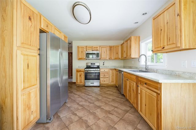 36 Marshall Road, Hyde Park, NY 12538