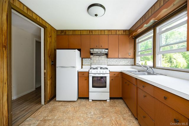 36 Marshall Road, Hyde Park, NY 12538