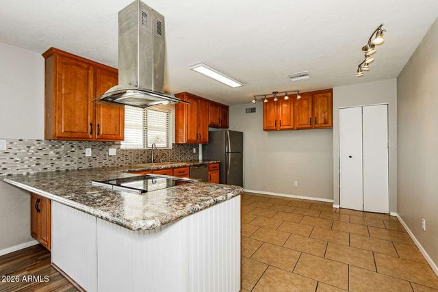 712 S 34TH Street, Mesa, AZ 85204