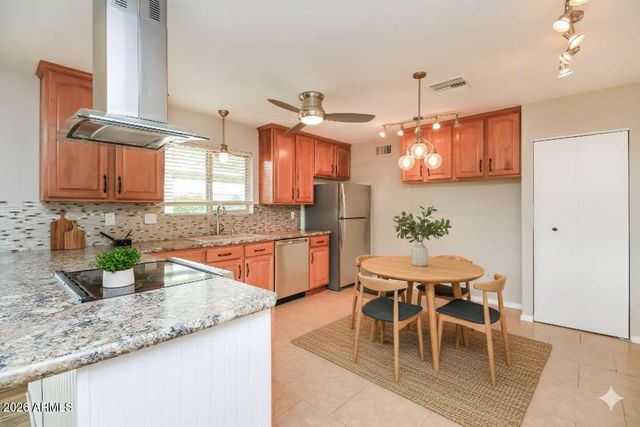 712 S 34TH Street, Mesa, AZ 85204