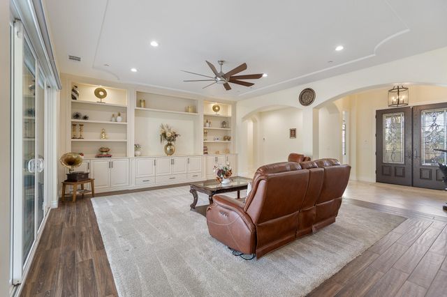 3108 E Beech Court, Visalia, CA 93292