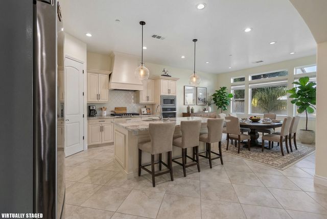 3108 E Beech Court, Visalia, CA 93292