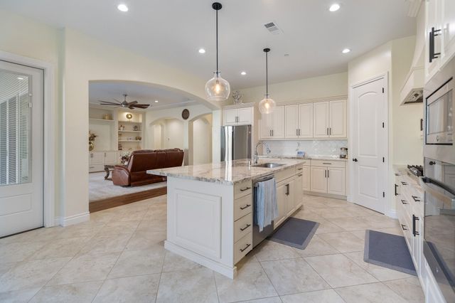 3108 E Beech Court, Visalia, CA 93292