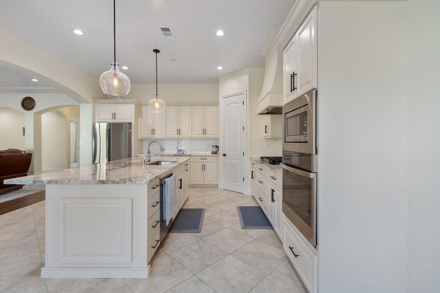 3108 E Beech Court, Visalia, CA 93292